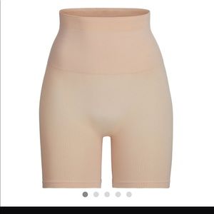 SKIMS Core control short mod thigh in Mica. Size XXS/XS